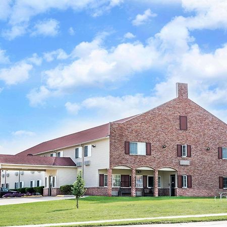 Dutch Inn And Suites Orange City Exterior photo